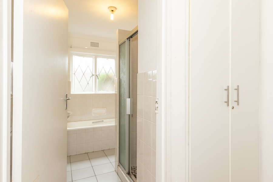 To Let 2 Bedroom Property for Rent in Claremont Village Western Cape